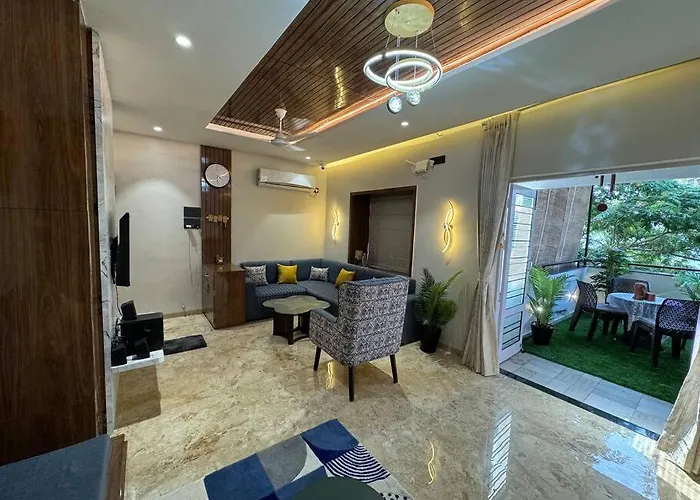 Heart Of Downtown Luxurious2Bhkprabhat Rd,Deccan
