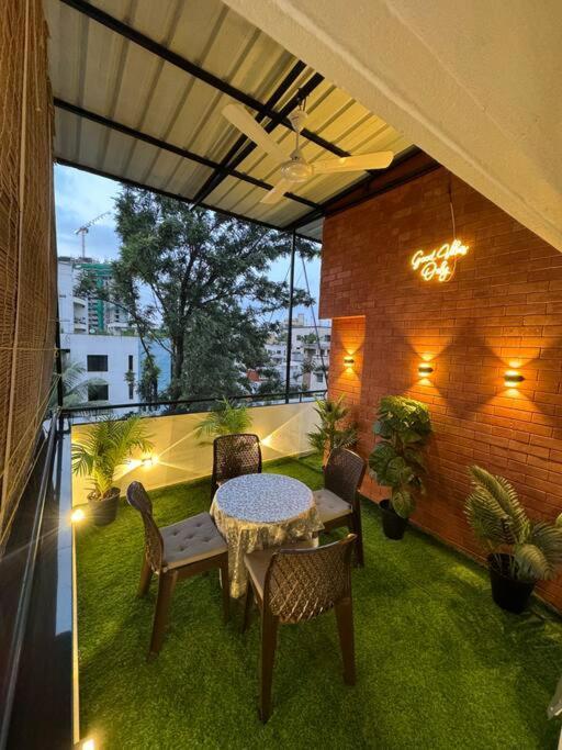Apartment Heart Of Downtown Luxurious2bhkprabhat Rd,deccan Pune