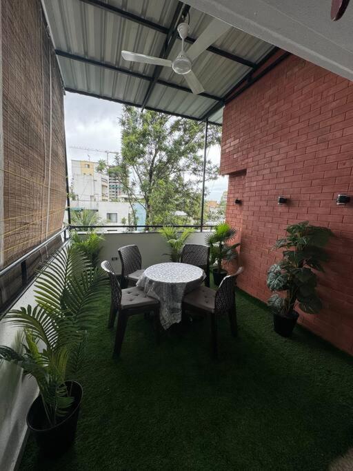 Heart Of Downtown Luxurious2bhkprabhat Rd,deccan Apartment Pune