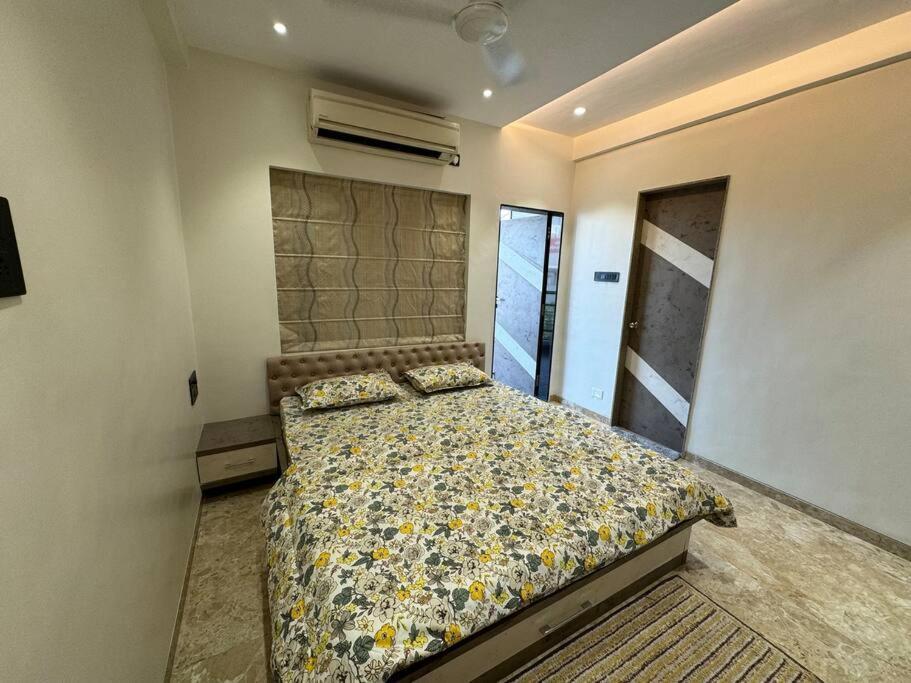 Apartment Heart Of Downtown Luxurious2bhkprabhat Rd,deccan Pune