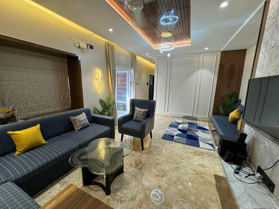 Heart Of Downtown Luxurious2bhkprabhat Rd,deccan * Pune