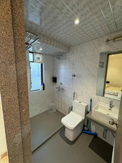 Apartment Heart Of Downtown Luxurious2bhkprabhat Rd,deccan Pune