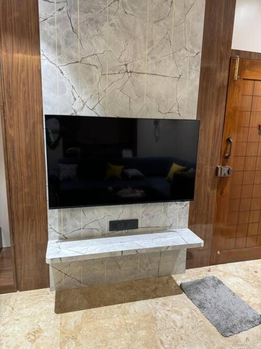 Apartment Heart Of Downtown Luxurious2bhkprabhat Rd,deccan
