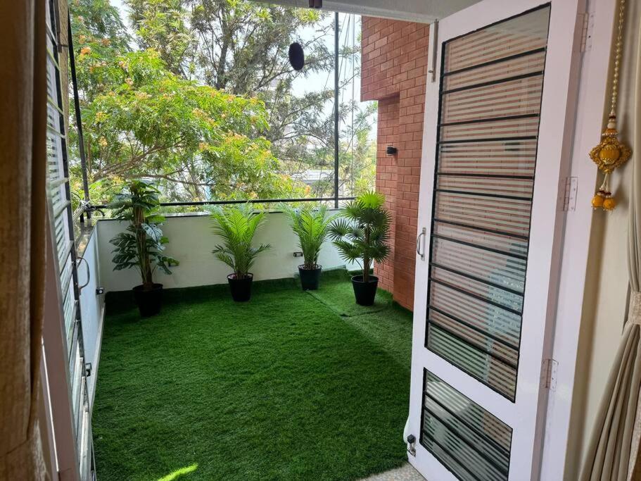 Heart Of Downtown Luxurious2bhkprabhat Rd,deccan Apartment Pune