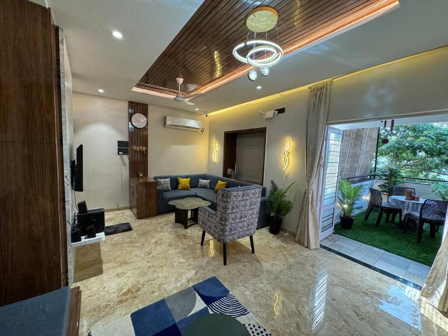 Heart Of Downtown Luxurious2bhkprabhat Rd,deccan Apartment Pune